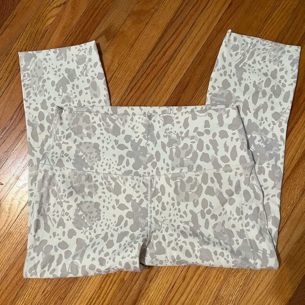 Lululemon Gray & White Cheetah Align Cropped Leggings Size 10